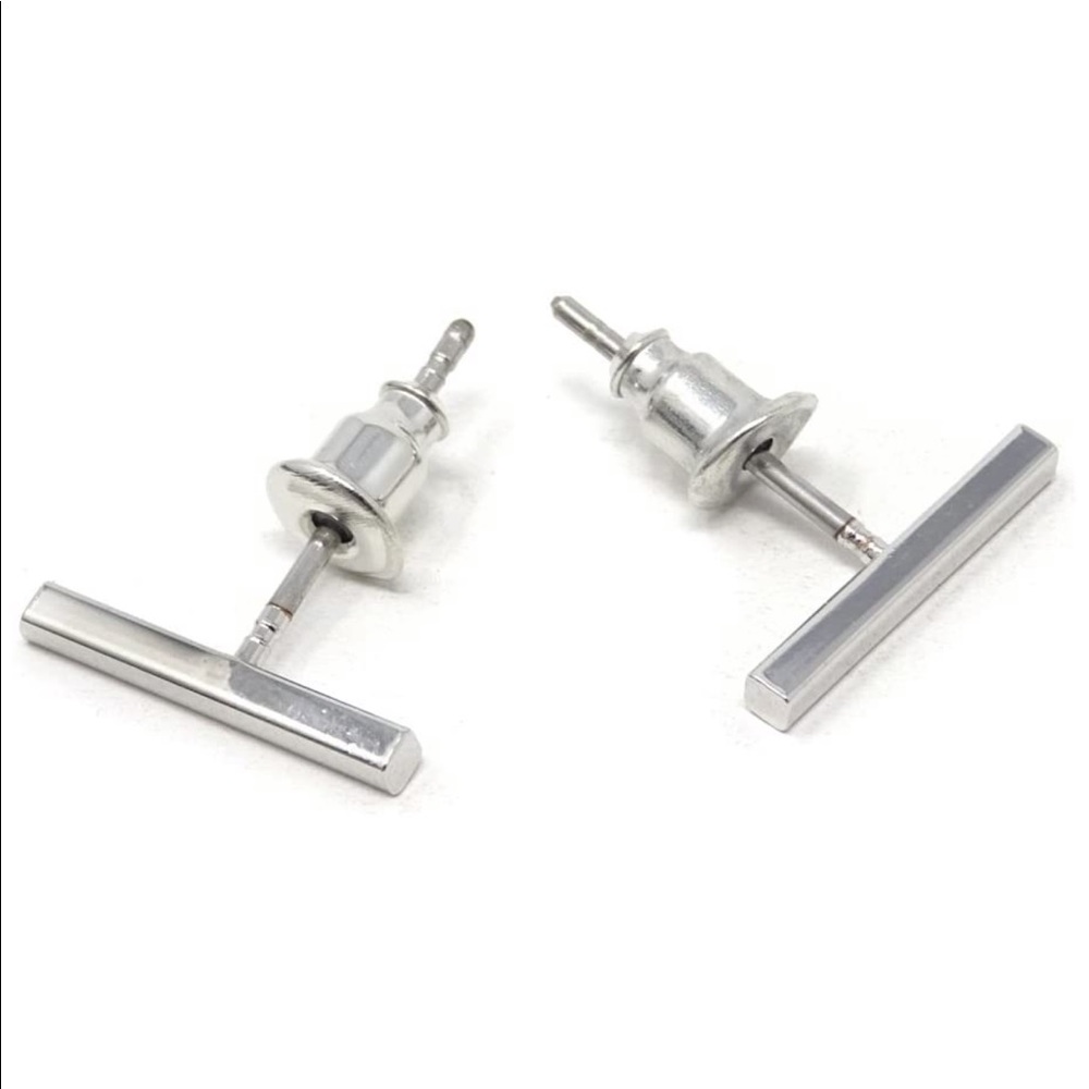 HP 🎉 T Bar Earrings - Picture 3 of 5